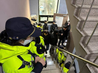 Korean police raid trade unions