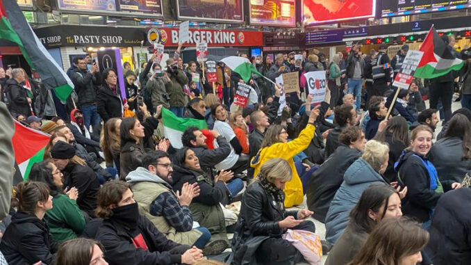 Palestine demonstrations at Charing Cross